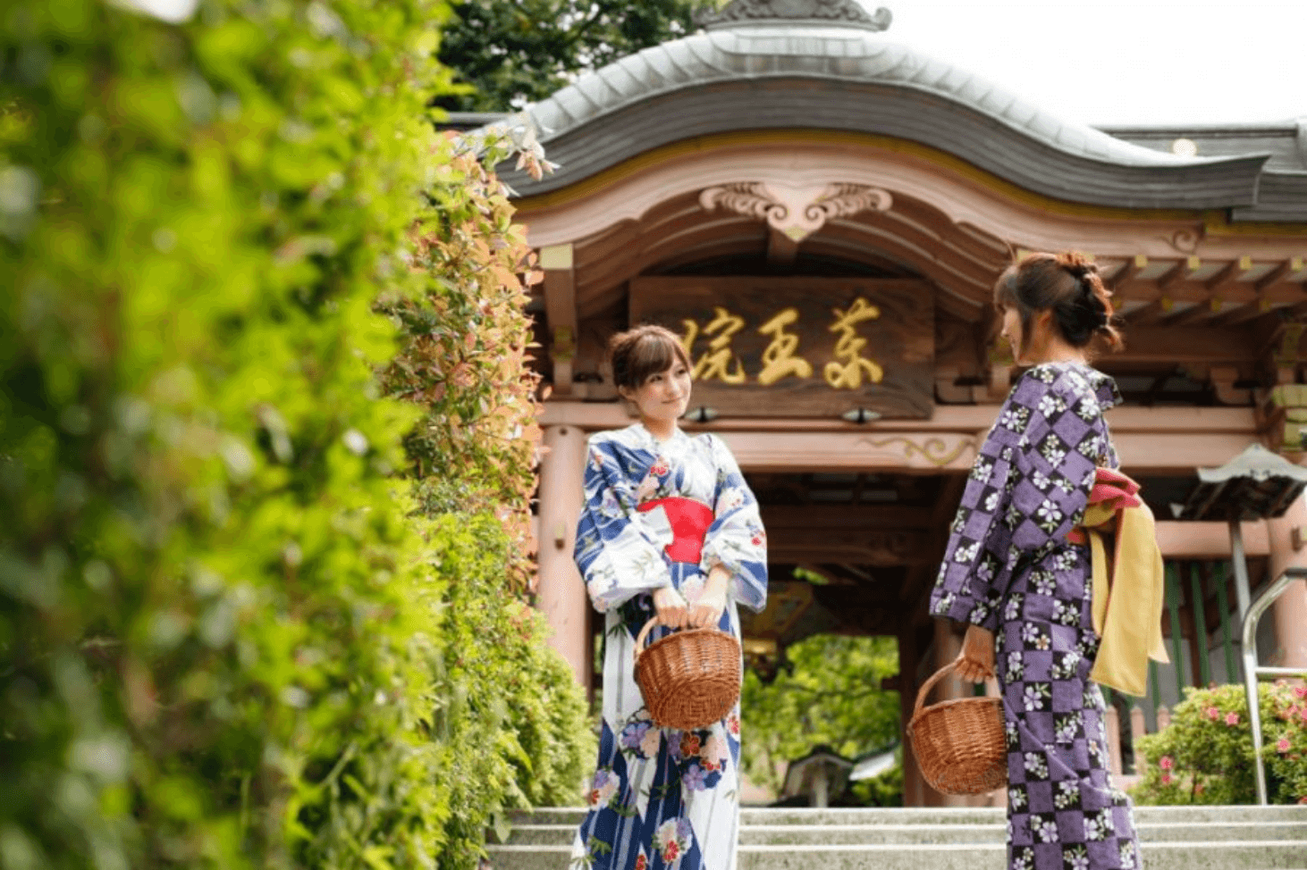 Yakuoin Onsenji Temple