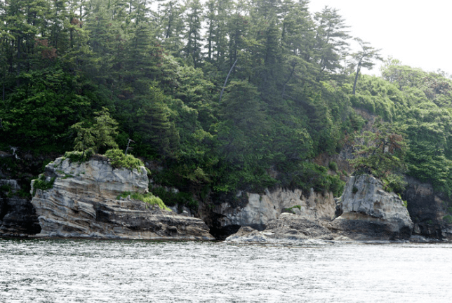 Tojinbo Cliffs sightseeing boats