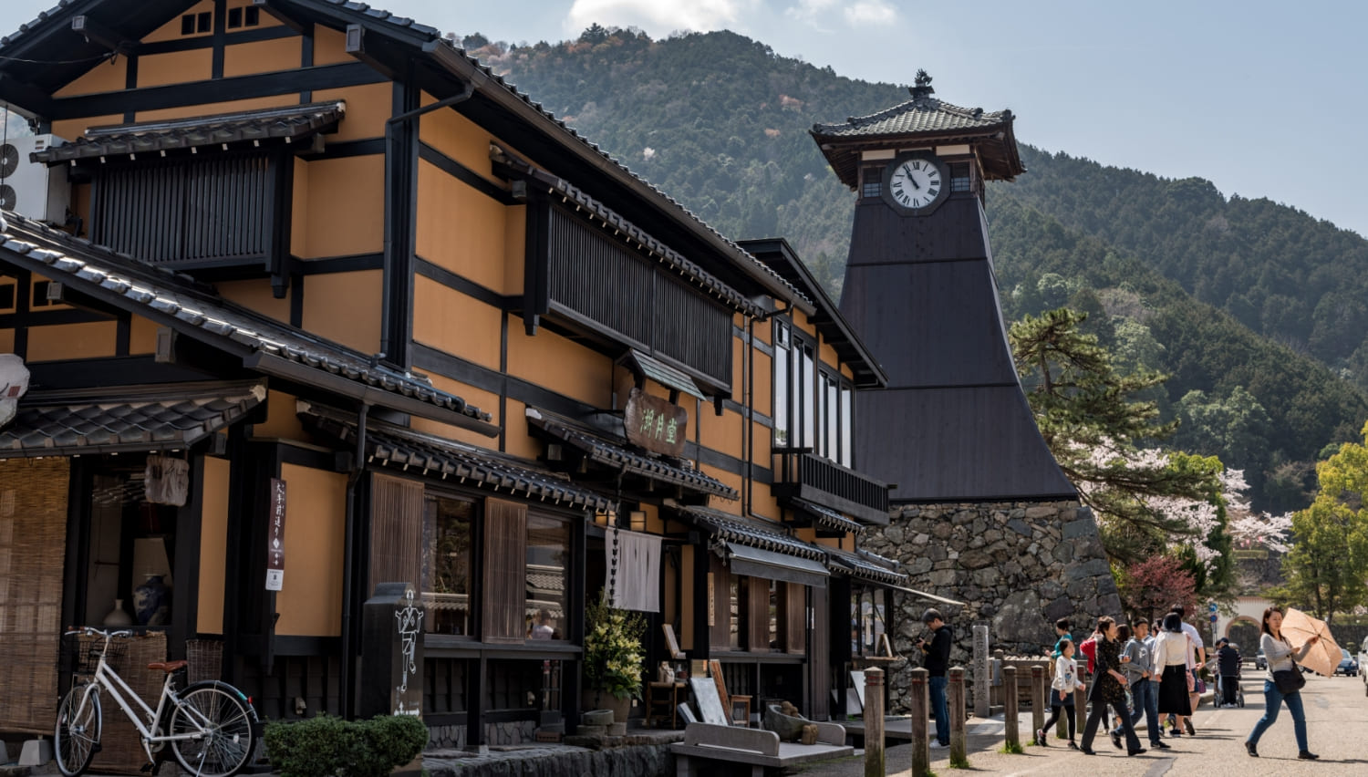 Important Preservation Districts for Groups of Traditional A (guided) tour that enables you to learn the cultures and history of a castle town, Izushi01