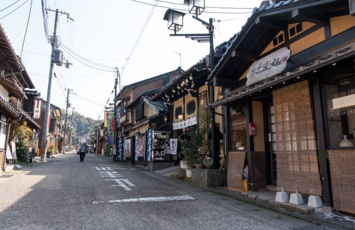 Important Preservation Districts for Groups of Traditional A (guided) tour that enables you to learn the cultures and history of a castle town, Izushi03