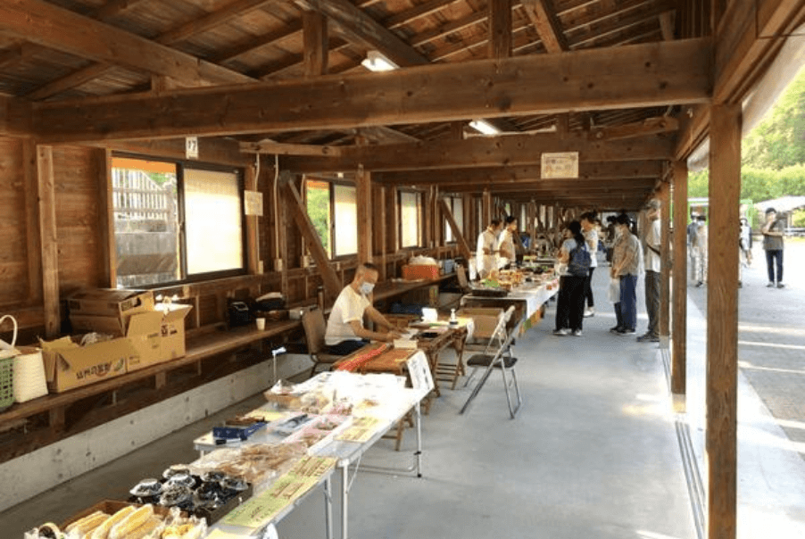 Hirugami Onsen Morning Market