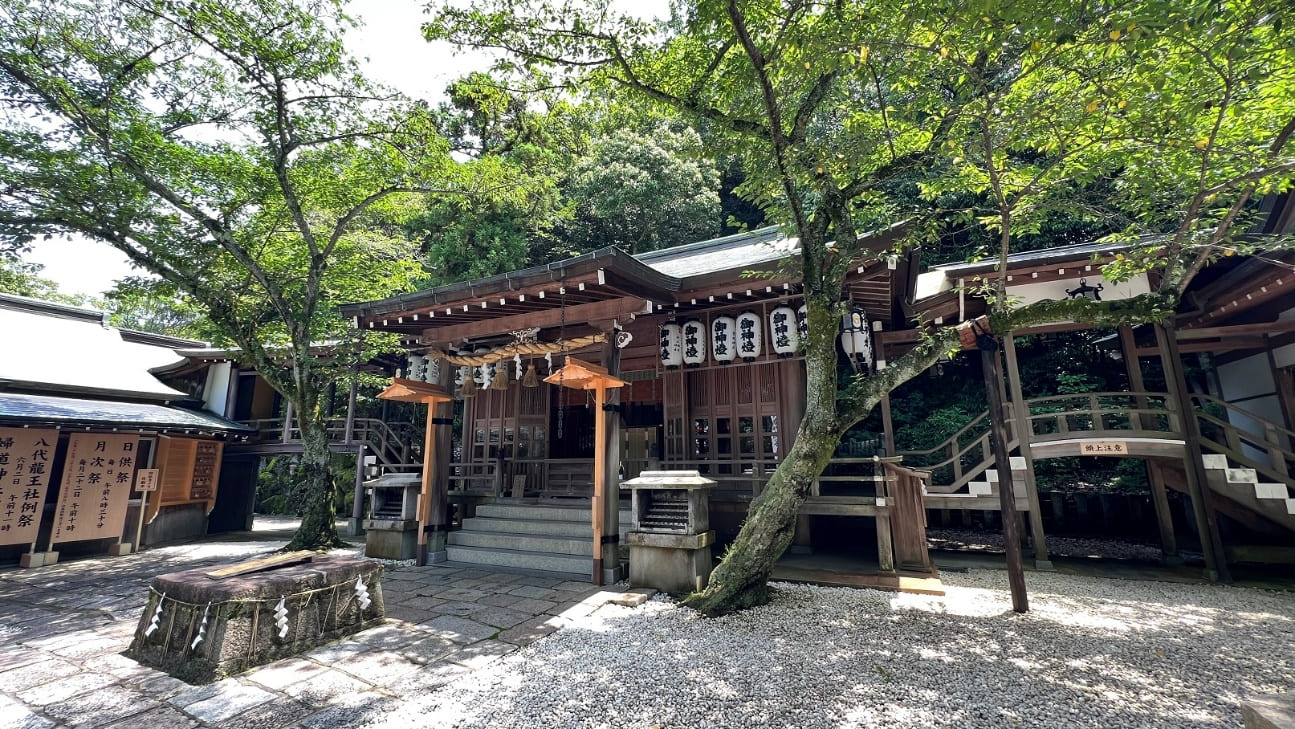 ISHIKIRI TSURUGIYA JINJA KAMINOSHA