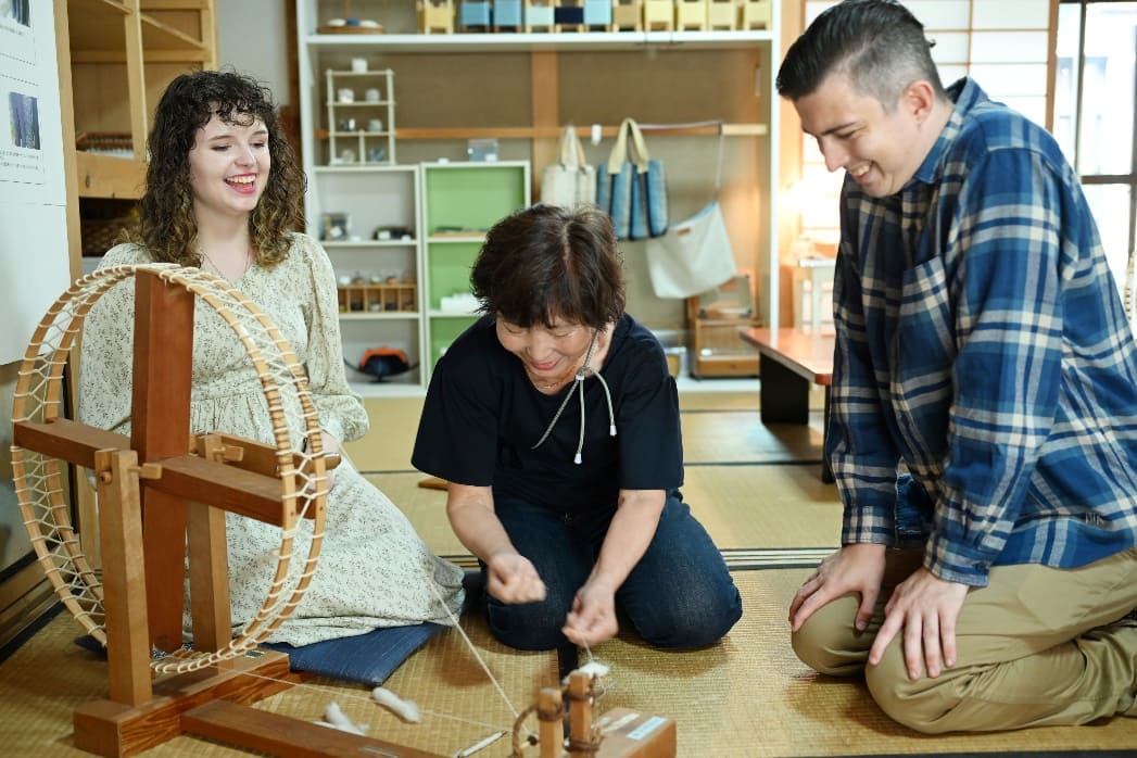 Little by little, our weaving began to take shape, revealing the patterns and colours we’d chosen.