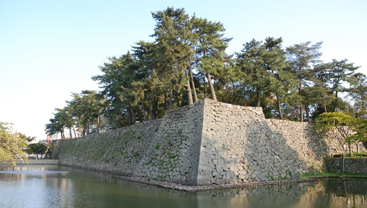 جدار قلعة تسو الحجري