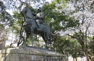 تمثال تاكاتورا البرونزي (الربيع)