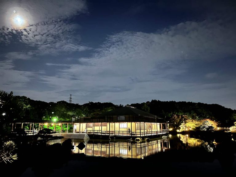 秋季夜間特別開園　「観月の灯」(かんげつのあかり)