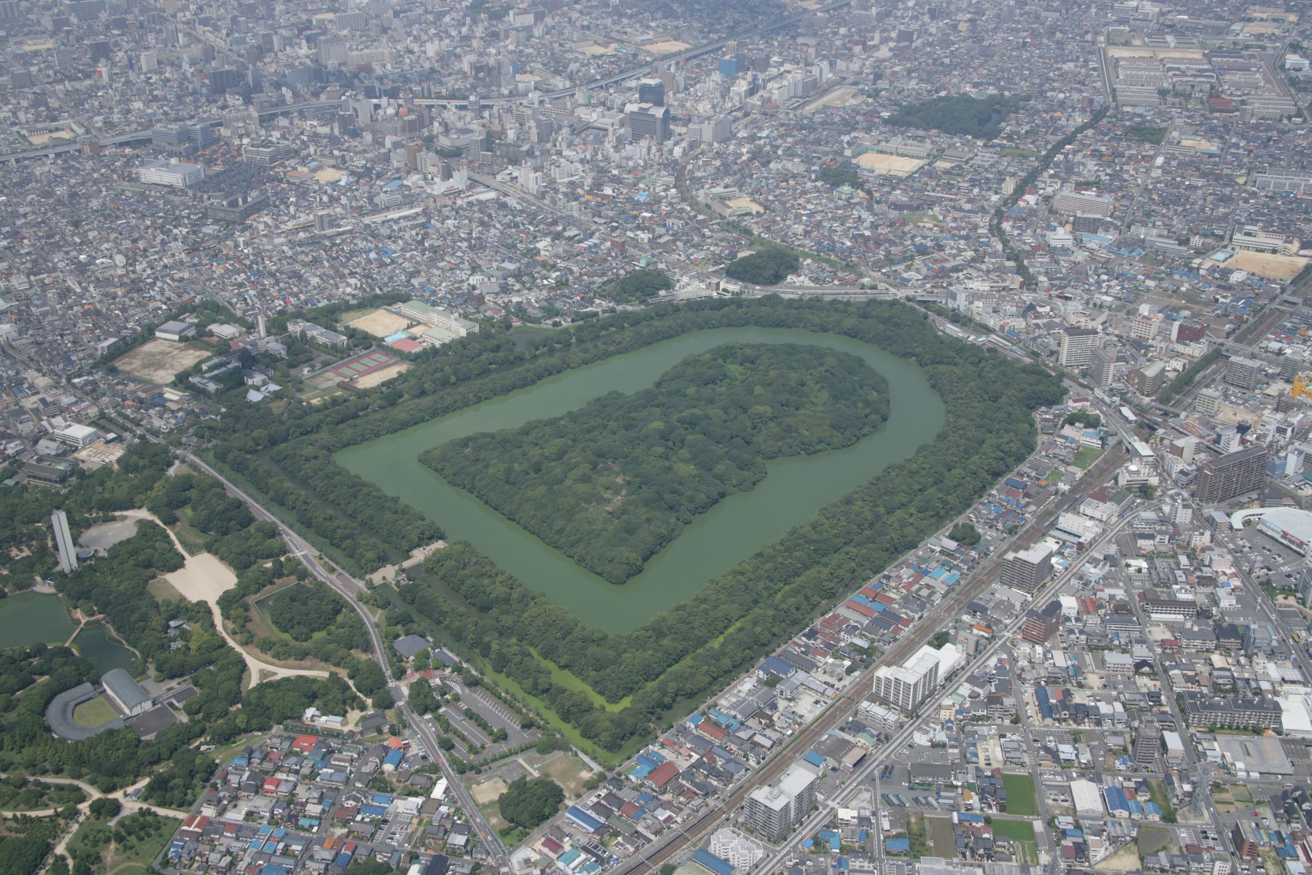 P24-1_仁徳天皇陵古墳（上空南から）