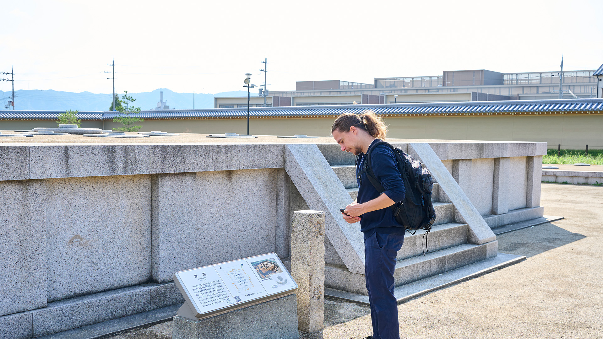大阪・御朱印授与と神秘の祈祷。間近で体感する圧巻の鷹匠ショー体験ツアー
