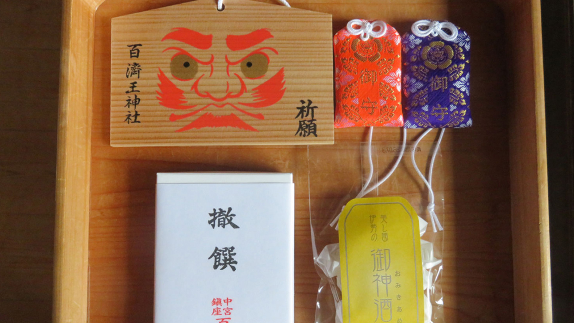 大阪・御朱印授与と神秘の祈祷。間近で体感する圧巻の鷹匠ショー体験ツアー